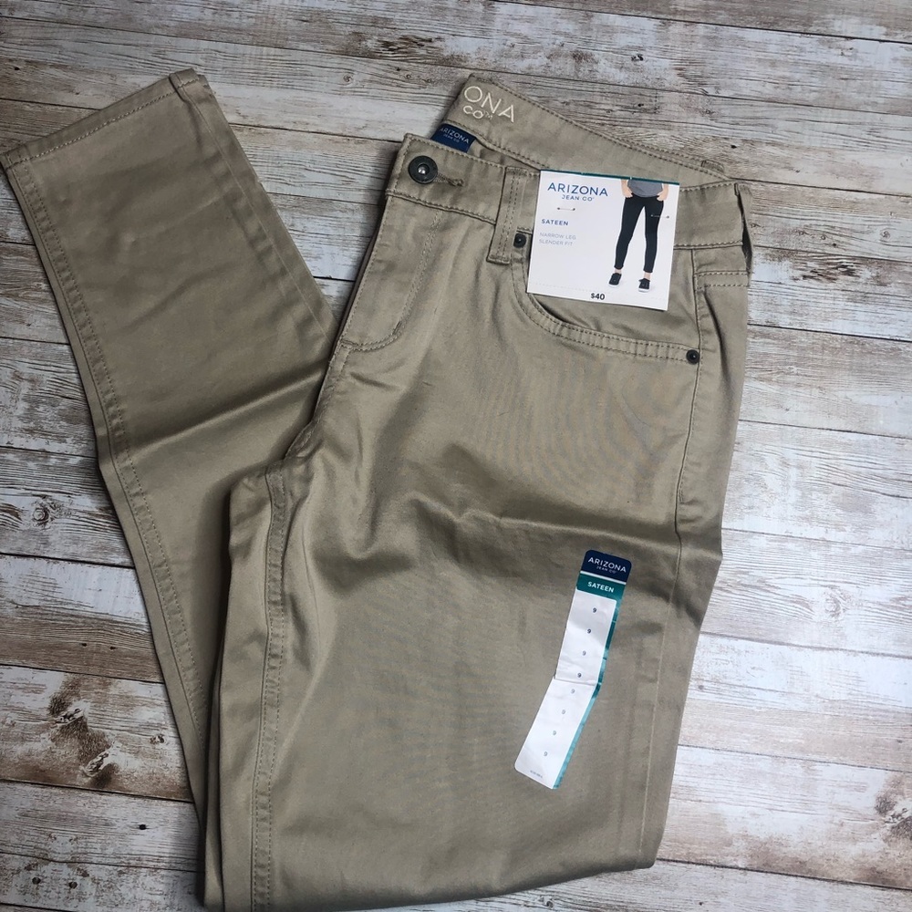 💙($40) Arizona NWT khaki pants